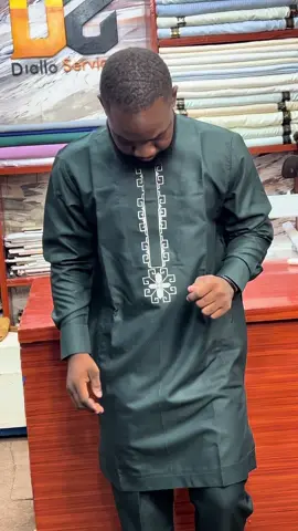 👔 Tunique Homme – Élégance & Confort 🧵 Tissu premium, coupe moderne, finition haut de gamme 📏 Disponible en toutes tailles – prêt à porter ou sur mesure 📍 Kalaban Coura, Bamako 🇲🇱 📞 WhatsApp : +223 96 29 51 53 #Tunique #ModeHomme #DialloServices #ModeAfricaine #BamakoStyle    