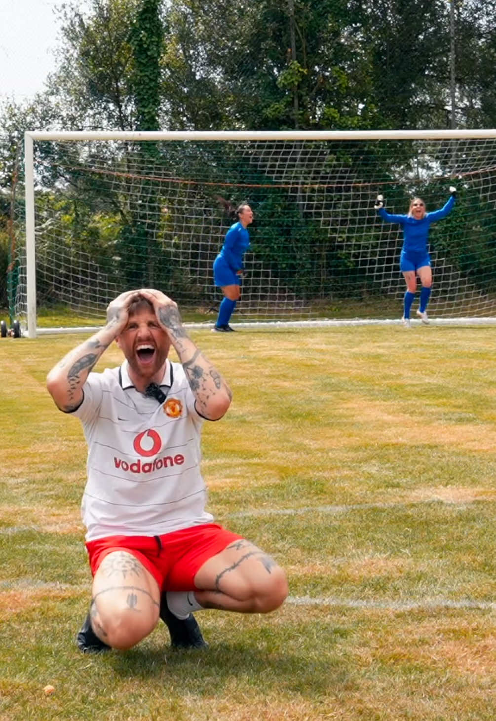 £10,000 football challenge: 1 save = £1000 😂
