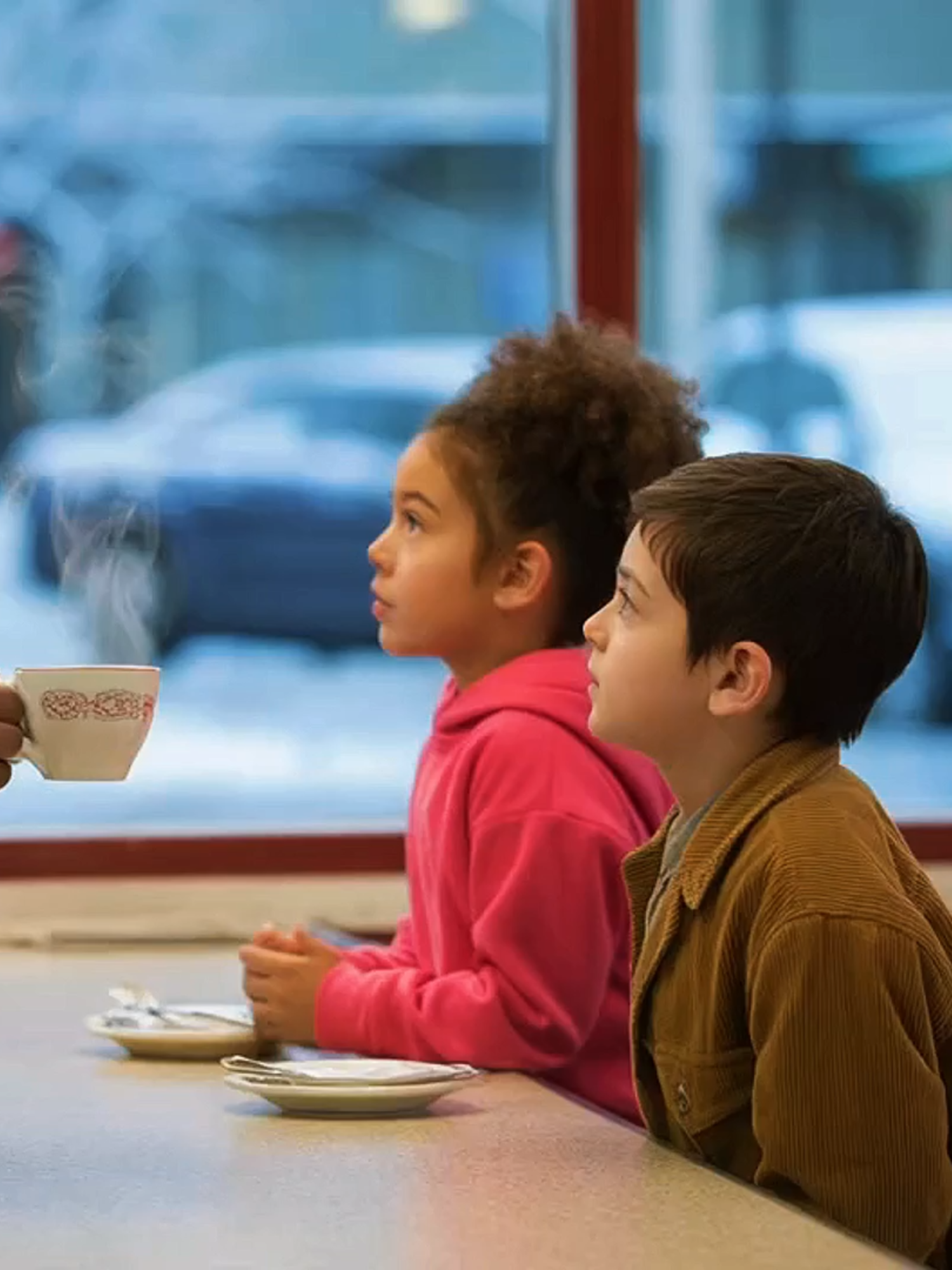 Black Waiter Fed Two Orphans – 20 Years Later, A HELICOPTER Showed Up In Front Of His House #AmericanStories #TrueAmericanStory #NewYorkCityLife #CaliforniaLiving #TexasStories #LosAngelesVibes #USAOnly #InspiringUSA #USAOvercome #ViralUSA #AmericanDream