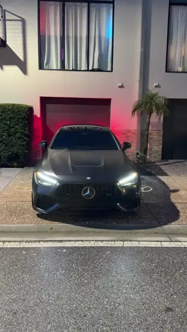 Parked up in front of huzz crib 😂#cle53 #mercedes #carsoftiktok #amg #night 