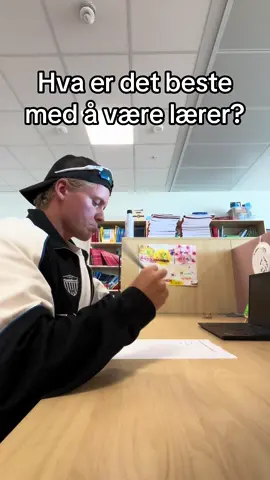 Jeg står opp hver dag for å inspirere… og for å telle ned til sommerferien #lærer #humor #skole #foryou #fyp 