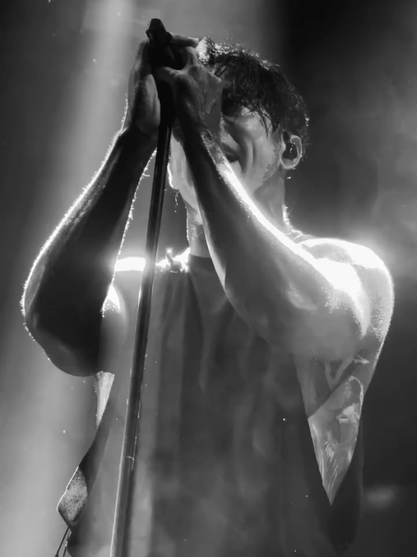 Ronnie Radke/Falling In Reverse performing 