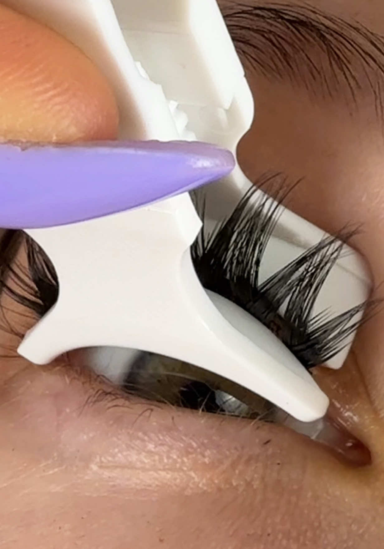 Chcesz piękne rzęsy w kilka sekund? Wybierz Superlash! Aplikacja jest szybka, wygodna i bez kleju! #magnetycznerzęsy #rzęsy #animelashes #kocieoko #spiderlashes 