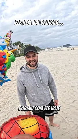 “Ele nem vai brincar” é um título com ironia pessoal, um balão que flutua pra muitas crianças se torna até um amigo. Hahahahah…  . . . Pessoal quem curtiu, se puder seguir eu agradeço muitoooooooo!! #balao #praia #riviera #fyp