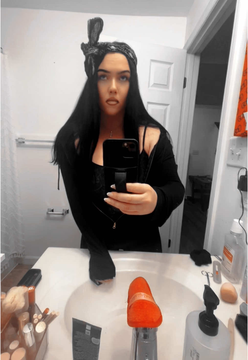 So the last video I uploaded accidentally had music over my singing cause I tried to make the video with the sound off oops lol anyways here’s me singing Etta James in the mirror. #ettajames #singer #singing #voice #atlast #trending #foryoupage 