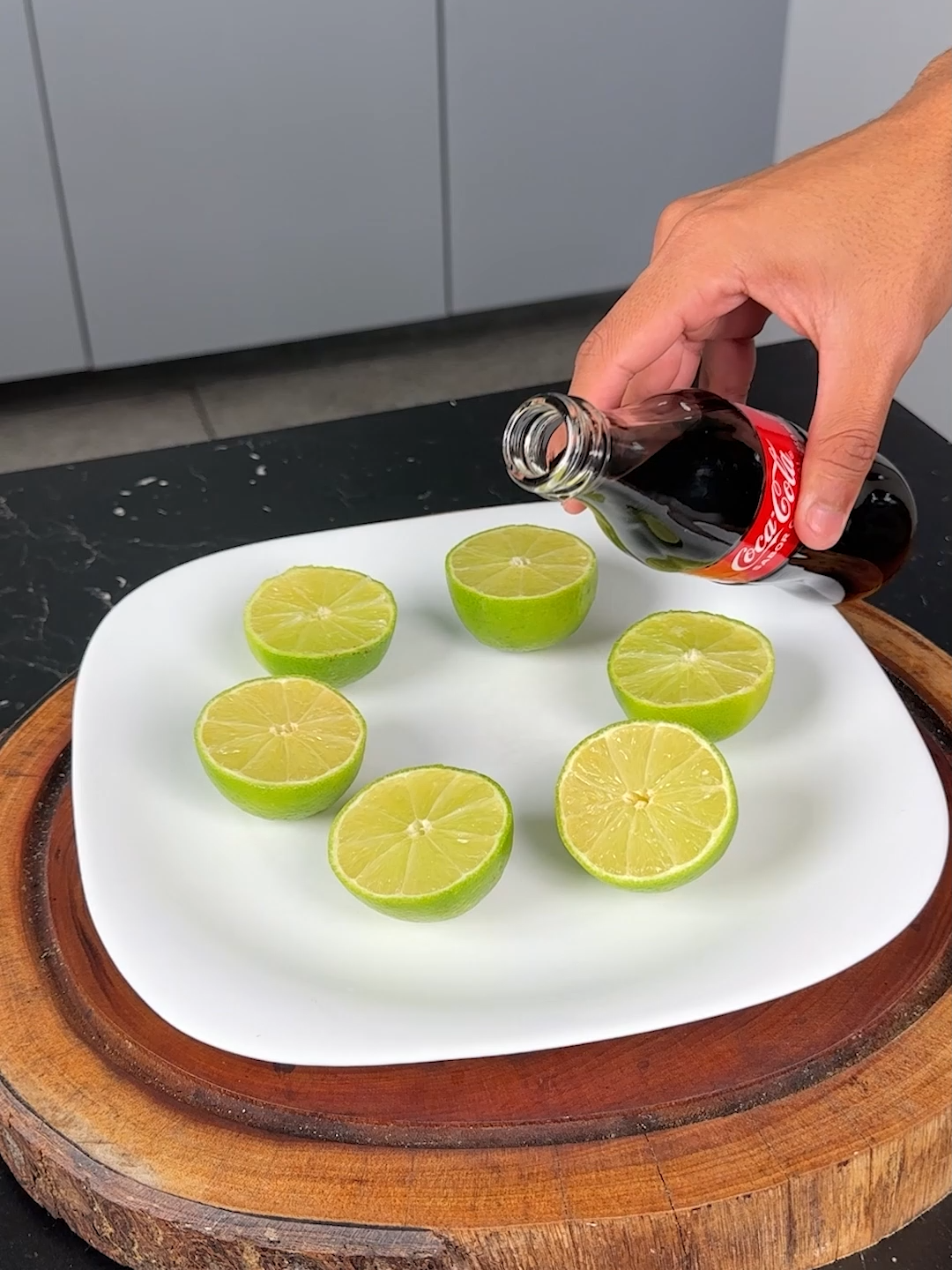 Mische Coca-Cola mit Zitrone und du wirst dieses Problem nie wieder haben #fyp #tiktokgermany #tipps #tippsundtricks #reinigung #badezimmer