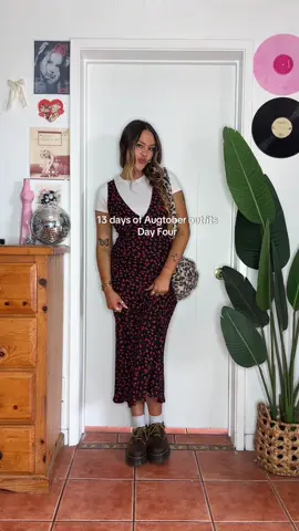 13 days of Augtober outfit • Day Four🖤 #fallfashion #falloutfits #drmartens #OOTD #ootdinspo 