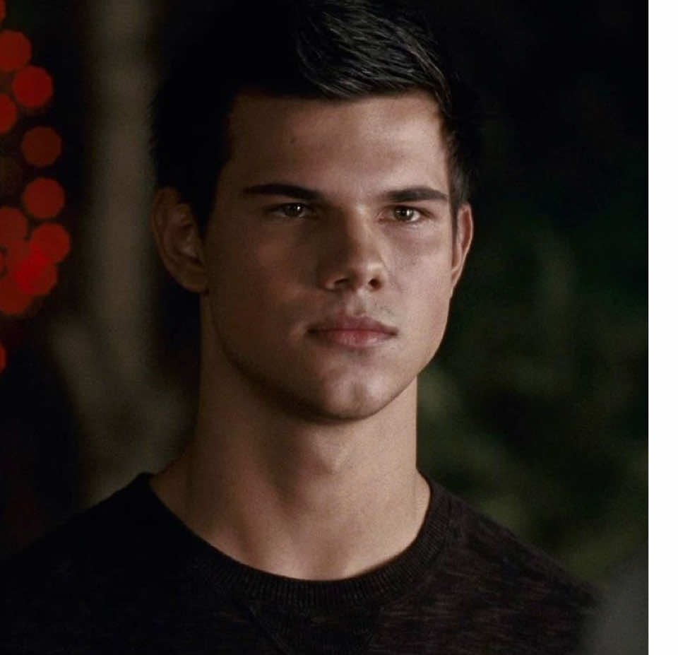 NO OFFENSE TO THE GUY IN THE VIDEO  #twilight #jacobblack #werewolfarchetype #taylorlautner #fyp 