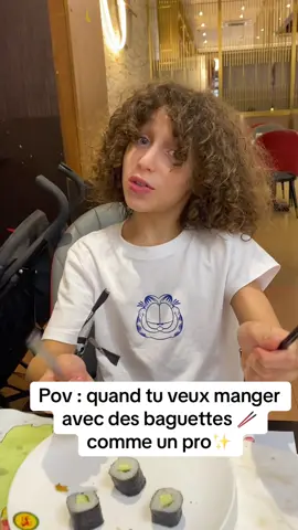 👀je n’ai jamais réussi à manger avec des baguettes 🥢 si vous avez des astuces faciles pour apprendre laissez moi les en commentaires svp 😻sinn cete super bon @Wok Grill Vitry-sur-seine #degustation#asiatique #pourtoi#manger#apprendre  