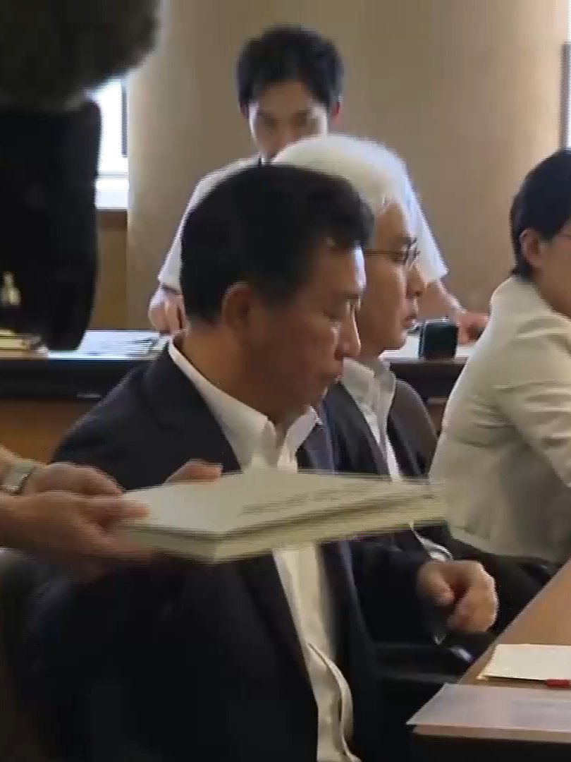 「19.2秒ほど」卒業証書“チラ見せ”を否定　田久保真紀・伊東市長が百条委員会に出頭 明らかになったことは？かみ合わないやりとりも｜TBS NEWS DIG_010