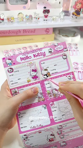 Đánh dấu chủ quyề.n bằng sự đáng iu này. Tui dán thước bút vở zậy đó rồi mà còn mất nữa thì… 🤡🤡 #nanaday #nhanvo #dodunghoctap #vanphongpham #nhanvohellokitty 