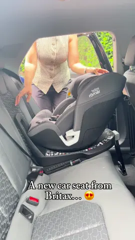 Introducing the Swivel 2 from Britax 🤍 An elevated design that priortises comfort, safety & convenience. Suitable from birth until 7 years old 🫶 Its effortless one-handed 360 rotation makes ins & outs with little ones super easy. And for the littlest passengers, its brand-new head stability design offers better protection & support for their neck. 💞 Learn more about the Swivel 2 on our website 💚 #britax #swivel2 #carseatsafety #newborncarseat #toddlercarseat