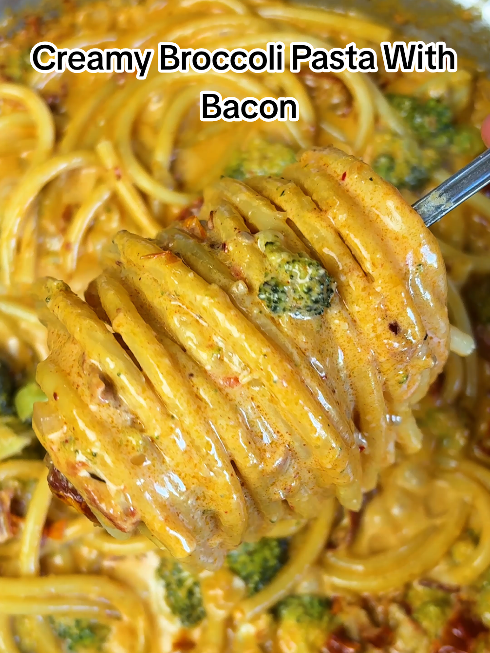 Bacon & Broccoli Pastaaaa😍 This low-fat creamy pasta dish is everything you crave in a comforting dish🤤 Rich, smooth and very tasty, it just can't go wrong🔥 Calories : 540kcal Protein : 40g Carbs : 45g Fat : 30g And the best part is, you don't need much!🤩 Bacon Broccoli Garlic Low-fat cream 0% fat cream cheese Parmesan cheese  0% milk High-fiber pasta Broccoli and bacon together give the sauce a very particular and strong delicious taste, you'll get addicted for sure!✨ All the instructions are in my Healthy & Happy Cookbook, link in bio📝 Love, James❤️ #pasta #bacon #creamy #tasty #FoodTok 