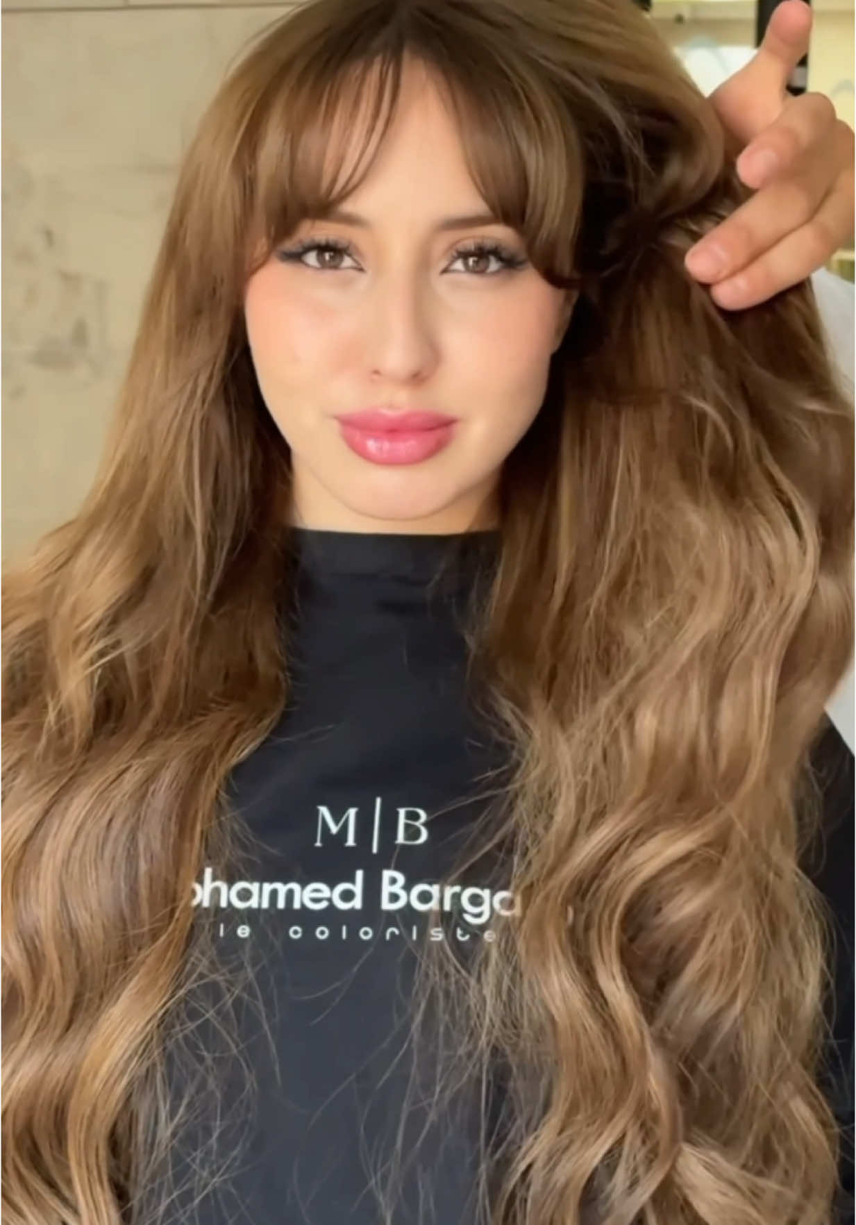 La couleur des cheveux portée à la perfection par Mohamed Bargaoui Le Coloriste by Mohamed Bargaoui - Adresse : Rue de Corail, Les Berges du Lac 2, 2045 Tunis, Tunisie 6 Infoline : +216 22 138 171 Découvrez l’art de la transformation capillaire avec élégance et expertise. Réputé pour sa précision, sa créativité et ses techniques avant-gardistes, Mohamed Bargaoui vous offre l’excellence en coloration et coiffure.