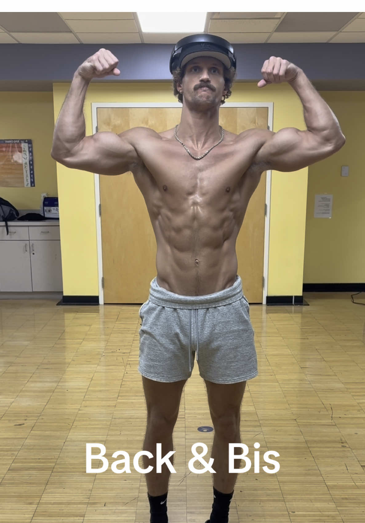 All sets are in the 8-12 rep range, train hard and push yourself!! Only way to grow 🤷🏽‍♂️🤙🏼💪🏼 - - - #gym #gymmotivation #workout #zyzz #fitnessmodel             