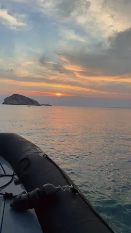🌅🌅🌅 #pourtoi #trenddumoment #viral #private #bateau 