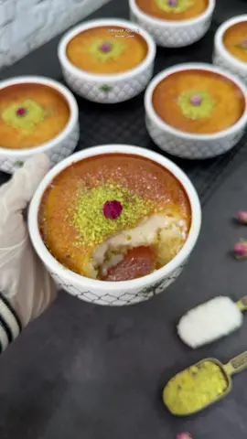 بسبوسه محشيه بالقشطه . جدا جدا لذيذه 😍😍. 💐ملاحظة . أنا استخدمت القشطه الطازجة لانه بحب تكون من الداخل سايله مو متماسكة .. بتكون اخف وألذ ( هذا رايي 🥰🥰) وانتو فيكم تحشوها بالقشطه الي بتفضلوها  #بسبوسه #بسبوسه_بالقشطه #وصفات_سهله #حلويات #حلى_كاسات 