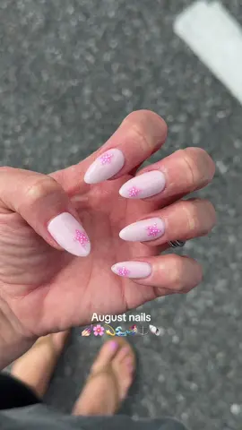 Summer nails year round >