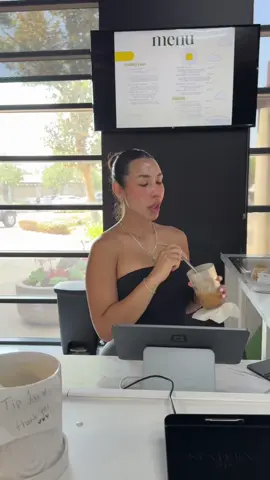 Serve or serveeee 💅🏼🤏🏽🤏🏽🤏🏽 #ranchocucamonga #funnyvideos #ate #baristalife #coffeeshop 