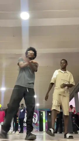 De ladinho vai 😭😭🔥, vídeo viciante y // dc: ? pladu: @•MILTON JOGO MAU•  #tiktokangola🇦🇴 #deladinho #viral #Dcangolana 