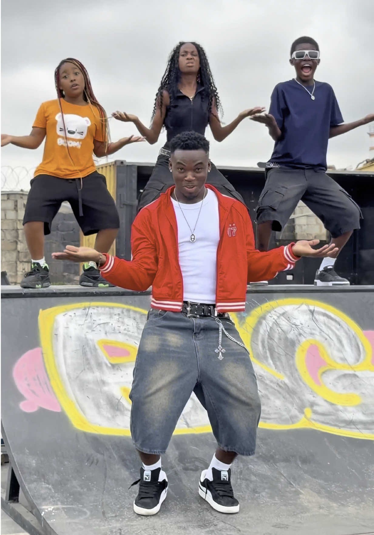 The synchronization in this video is tea 😍 dc: @MANNY★  W/ @JACKLYN @zinnia Asare @ISAACDEHUMBLE  #fyp #championrolie #viralvideo 
