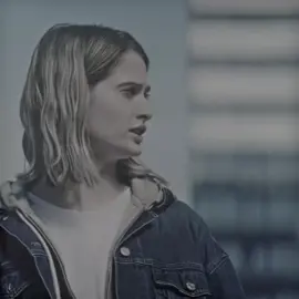 The Boys — это супергеройский сериал (Amazon Prime Video) по одноимённым комиксам Гарта Энниса и Дарика Робертсона. Он представляет мир, где супергерои существуют, но большинство из них — испорченные, тщеславные и жестокие люди, работающие на корпорацию Vought. Главная фишка — перевёрнутый взгляд на жанр: вместо привычного спасения мира зрителю показывают коррупцию, насилие и скрытые интриги. Сюжет крутится вокруг команды «The Boys» — обычных людей, которые хотят остановить и уничтожить суперов, особенно лидера Семёрки — Хоумлендера. #theboys #edit #ae #homelander 