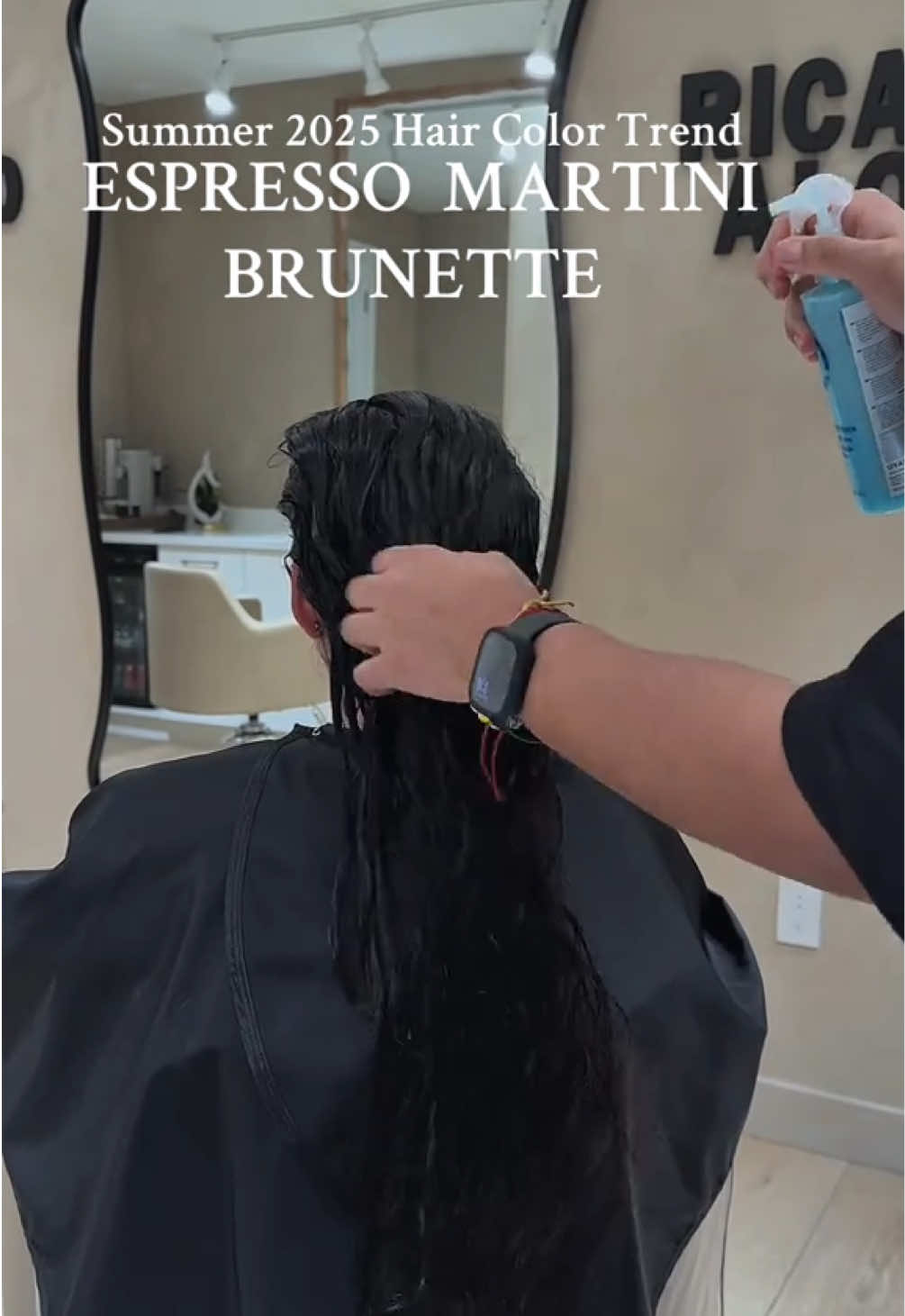 We're calling it now... Espresso Martini Brunette is the new color trend ☕️ @ricardoalonsobeauty trusts OYA Beauty to help maintain rich color with clean formulas that keep hair healthy and vibrant all season long ✨