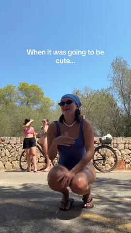 Flip flops: 1, me: 0  #girlstrip #mallorca #funny #girlsholiday #fail 