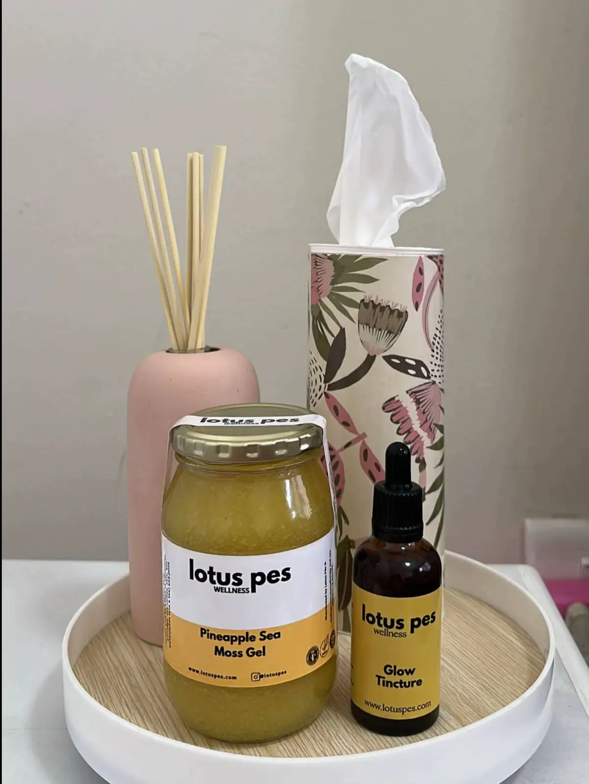 Your skin, energy and wellness just levelled up!  The Glow Tincture supports clear, radiant skin while balancing your body from within.  Paired with our Pineapple Sea Moss Gel — rich in 92 minerals — you’re getting immune support, gut health, natural energy and that tropical burst of freshness.🍍 Daily wellness never tasted (or felt) this good. #GlowTincture #SeaMossGel #LotusPes #SeaMoss #SkinGlow