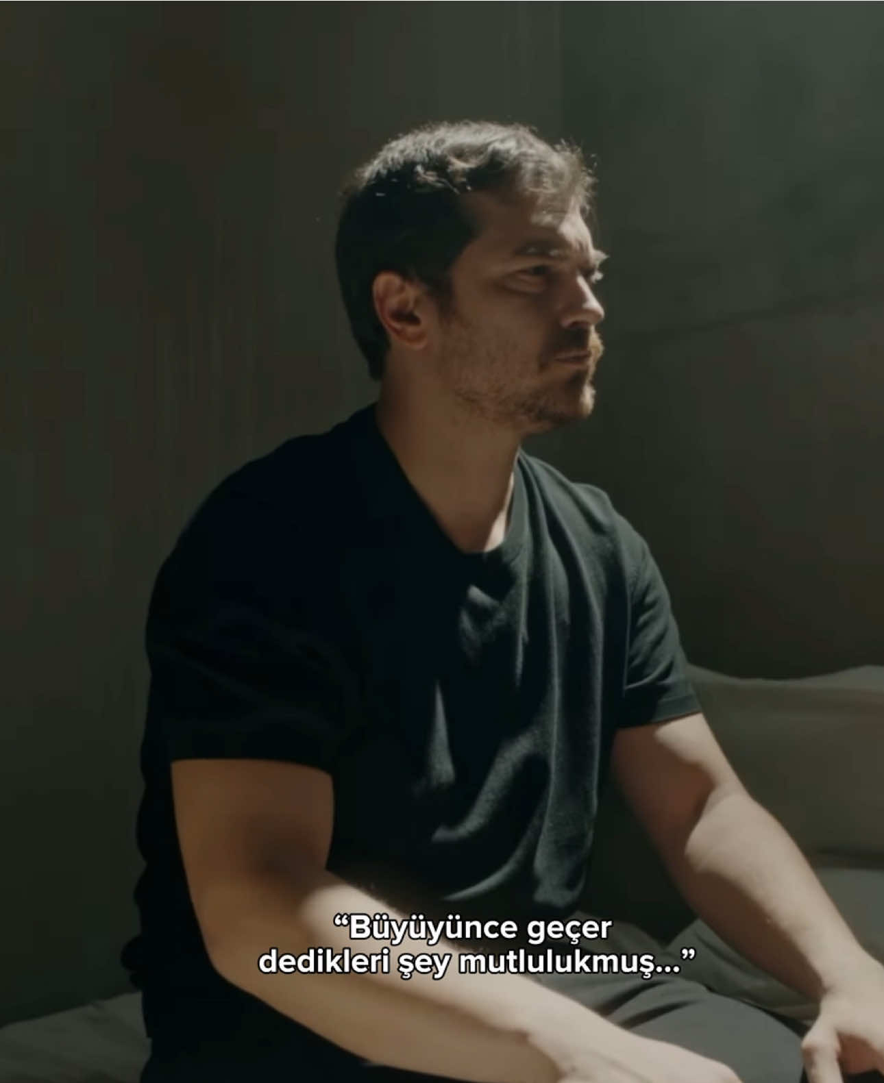 Mutluluk diye bişey yok… #eşrefrüya #çağatayulusoy #duygusalvideolar #foryou #beniöneçıkart 