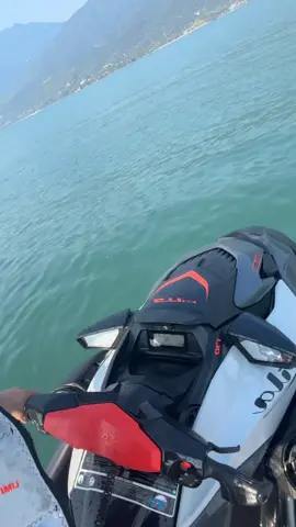 Verão chegando vcs só vão me encontrar no meio do mar 