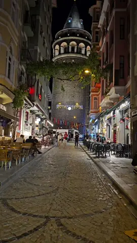 23:02 Gördüğün saati yaz 🫶 📍Galata kulesi beyoğlu istanbul 
