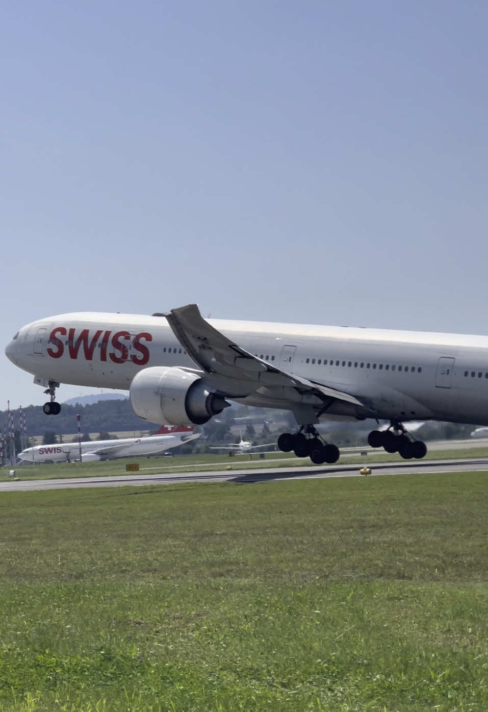 Swiss Airlines boeing 777-300(ER) taking off from runway 16 towards Los Angeles! #swissairlines #b777 #takeoff #zurichairport  #aviation #aviationlovers #aviationdaily #aviationlife #aviationphotography #avgeek 