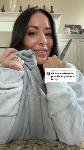 Replying to @toriwilt  Step by step.  This is how I style my sweatshirts. Everytime. Same steps. It’s how I cut my graphic tees too! And sometimes my solids.  Sweatshirts and t shirts hate to see me coming. 😂