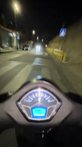 Ti scrivo da qui, non col mio solito profilo, ma con parole che non ho mai avuto il coraggio di dirti davvero. Perché anche se è passato del tempo, la verità è che dentro di me non sei mai andata via. Ti penso ancora, ogni tanto. In silenzio, senza far rumore. Non so se anche tu a volte ripensi a noi, alle risate, ai messaggi infiniti, alle foto, ai momenti belli e anche a quelli difficili. Forse sei andata avanti, forse hai dimenticato tutto. Io no. Vorrei dirti tutto quello che mi tengo dentro, ma non è facile. Siamo diventati ricordi e silenzi, eppure per me sei ancora qualcosa di speciale. Anche se non ci sentiamo più, anche se forse non dovremmo più far parte l’uno della vita dell’altra, qualcosa dentro me non riesce a spegnersi del tutto. So che certe persone le incontri solo una volta nella vita, e tu sei stata quella persona per me. Forse in un’altra vita, in un altro momento, noi due avremmo funzionato davvero. Non so se leggerai mai queste parole, non so se capirai che sono io. Ma se in qualche modo lo farai… spero solo che tu sappia che nonostante tutto, io non ti ho mai dimenticata. Non è mai troppo tardi.❤️‍🔥 #perte 