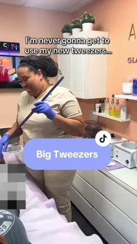 I am never gonna get to use them at this rate…🤷🏽‍♀️ #artistrybyalicia #cltwaxspecialist #waxspecialist #tweezers 