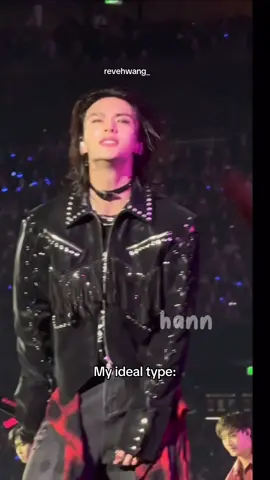 HE SO ATTRACTIVE. #fyp #hyunjin #hyunjinedit #hyunjinskz #hyunjinstraykids 