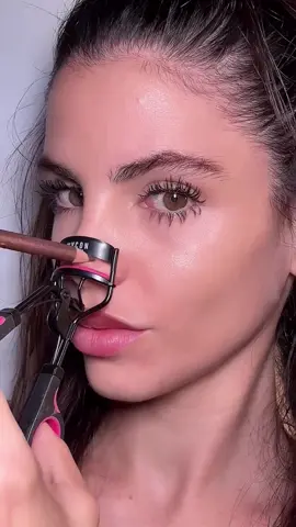 Nose contour hack 👃 @realmarzia #contour 