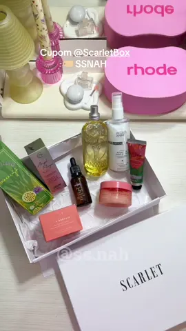 Meu quarto mês de experiência com a box Scarlet, edição mês de agosto 💗📦 cupom: 🏷️ SSNAH (produtos do mês resenha rapidinha sobre eles no vídeo: colônia body splash capim limão maracujá  Loccitane, proteína capilar Braé, creme de mãos bromélia Loccitane, serum capilar advanced night repair Jaques Janine e blindagem Catherine Hill) @Scarlet Box @UAUTeam @uauboxbr #BeautyReview #unboxing #perfumaria #banhopremium #cleangirl 