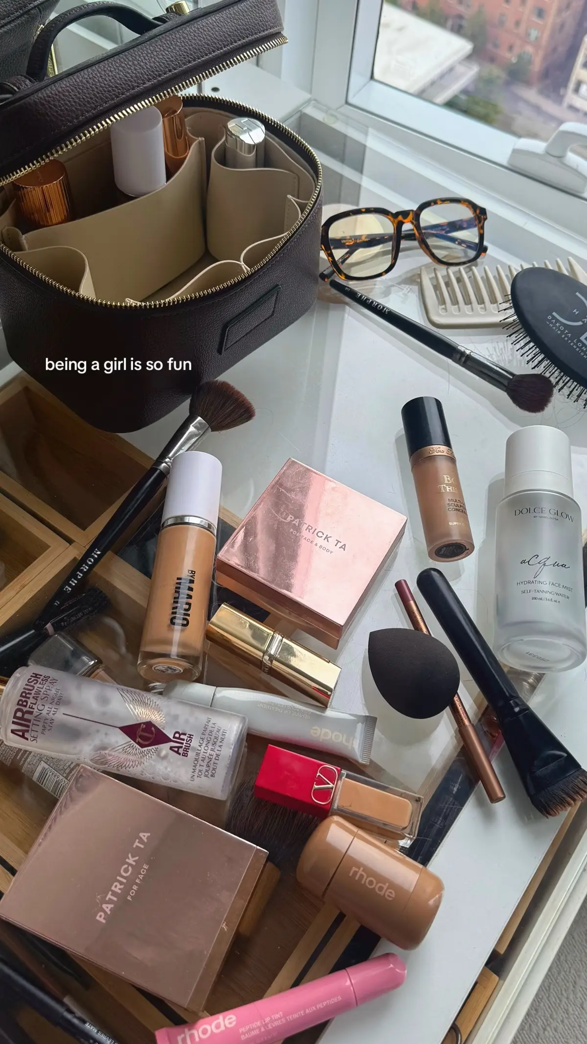 I love being a girl 🤍🫧🧸  @ETOILE US @Patrick Ta Beauty @rhode skin @Morphe Cosmetics @Charlotte Tilbury @DOLCE GLOW @Valentino.Beauty @Too Faced  #justagirl #makeup #makeupbag #nashville #az