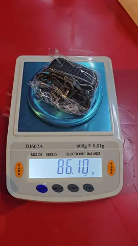 timbang emas untuk kegunaan kedai emas,kedai pajak dan makmal. 600g x 0.01g datang dengan rechargeable battery dan changer #calibration  #timbang #timbangemas berminat boleh hubungi saya di Italian 016-929 7975 