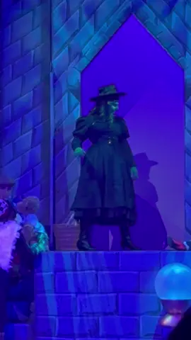 Here’s a touch more witchy shiz for ya #wicked #wizardofoz #wickedwitchofthewest #elphaba #actor