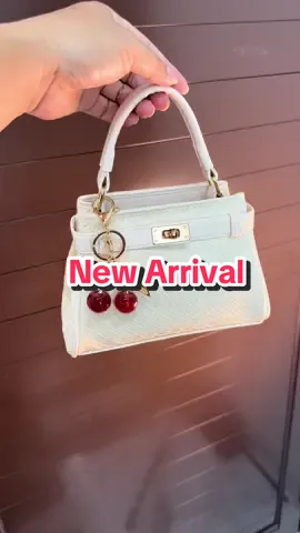 #tas #belilokal #taswanita 