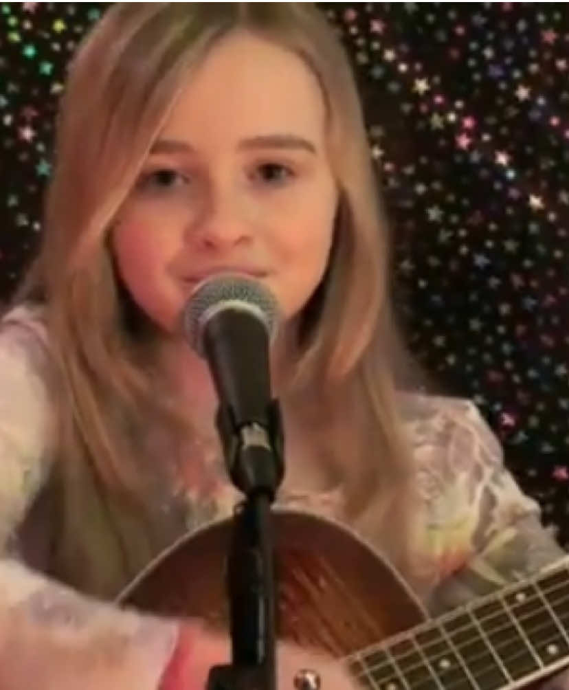 who’s gonna tell 10 year old sabrina that she’s featured on taylor’s new album??? @Sabrina Carpenter @Team Sabrina @Taylor Swift @Taylor Nation #sabrinacarpenter #taylorswift 