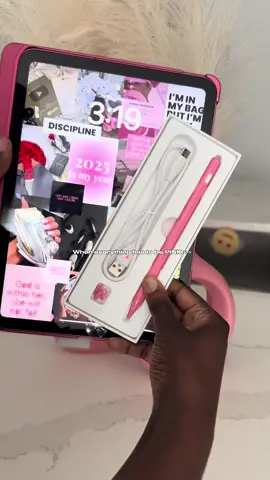 If your a iPad girly you NEED this PINK pencil 💖 I’m literally obsessed…  #pinkmusthaves #pinkitems #ipadessentials #musthave #ipadgirly 