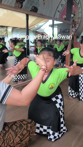 jangan pernah meragukan diri sendiri #viral #trendingnow #taksu_bali #fyp #taksu @Sanggar Pradnya Swari 