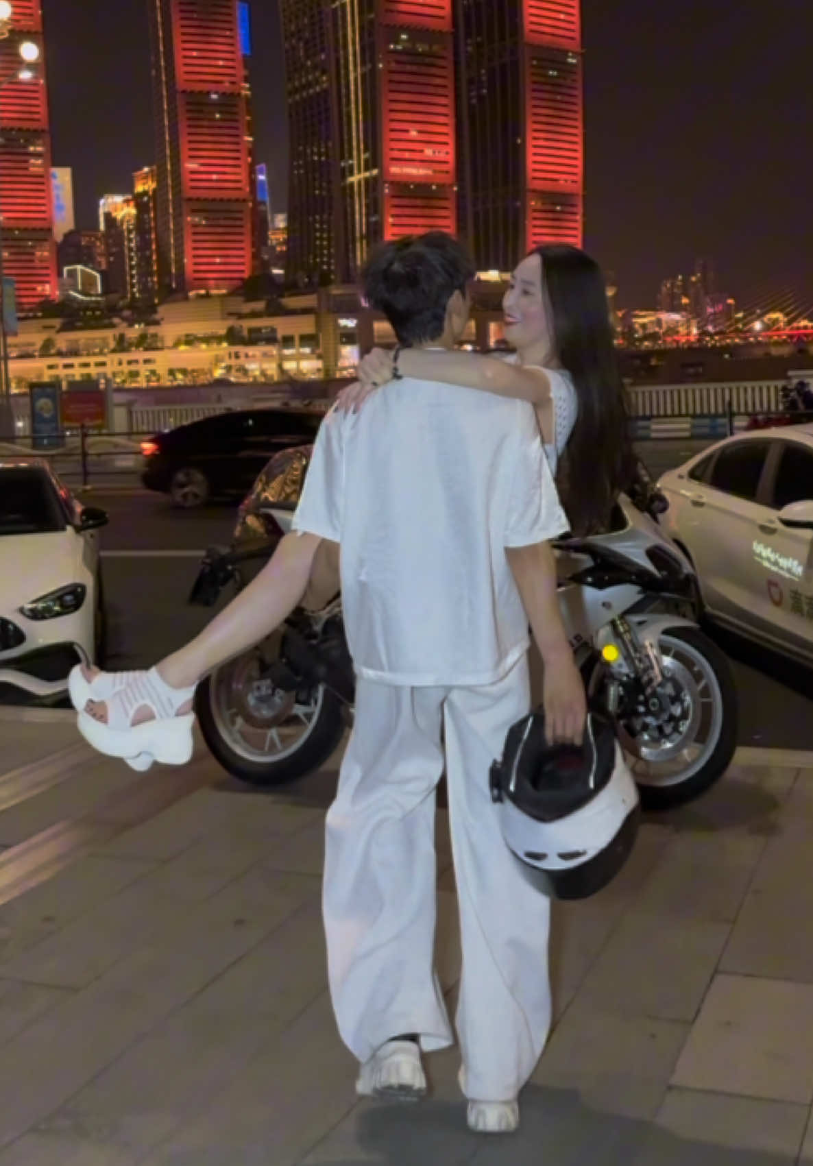 越南小姐姐来找我了，你为什么还没到？  #chongqingmotorcycletrend #chongqingmotorbike #chongqing #chinatravel #fyp 