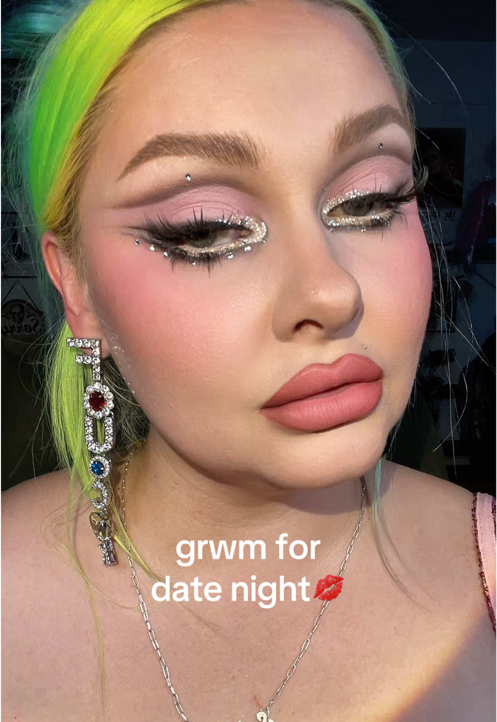 grwm for date night💋 #makeuptutorial #makeupinspo #glittermakeup #datenight #makeupartist 