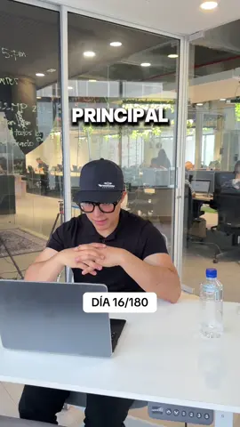 A pesar de mi experiencia, me comporto con cabeza hueca 🤪🤦🏽 • Hoy tuve reunión con una clienta que agendo por medio de anuncios en Meta en mi VSL y Fsctura $20.000 Dólares al mes • ✅Día 16/180 llevando mi agencia de marketing de $0 a $90.000 USD Mensuales… • Soy Juan ADS y he construido una de la a agencias de marketing más grandes de habla hispana. Facturamos 1.86 Millones de dólares el año pasado y este año cerraremos en 3.5 Millones de dólares. En esta serie quiero mostrarles que haría yo si mi agencia de marketing quebrará 🤜🏼🤛🏼  • #Agenciademarketing #marketingdigital #facebookads #socialmedia #socialmediamarketing  