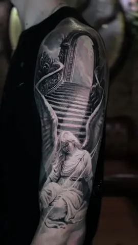 🙏 —- #chicagotattoo #chicagoartist #blackandgreytattoo #chicagoart #inked 